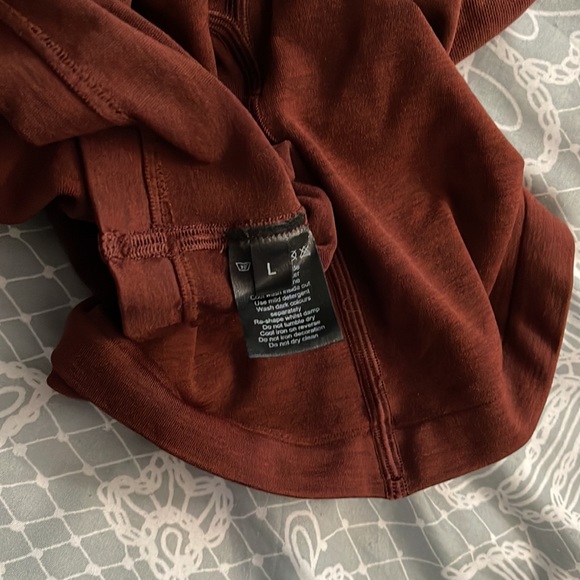 Alphalete Amplify Biker Shorts in Copper - Picture 4 of 5